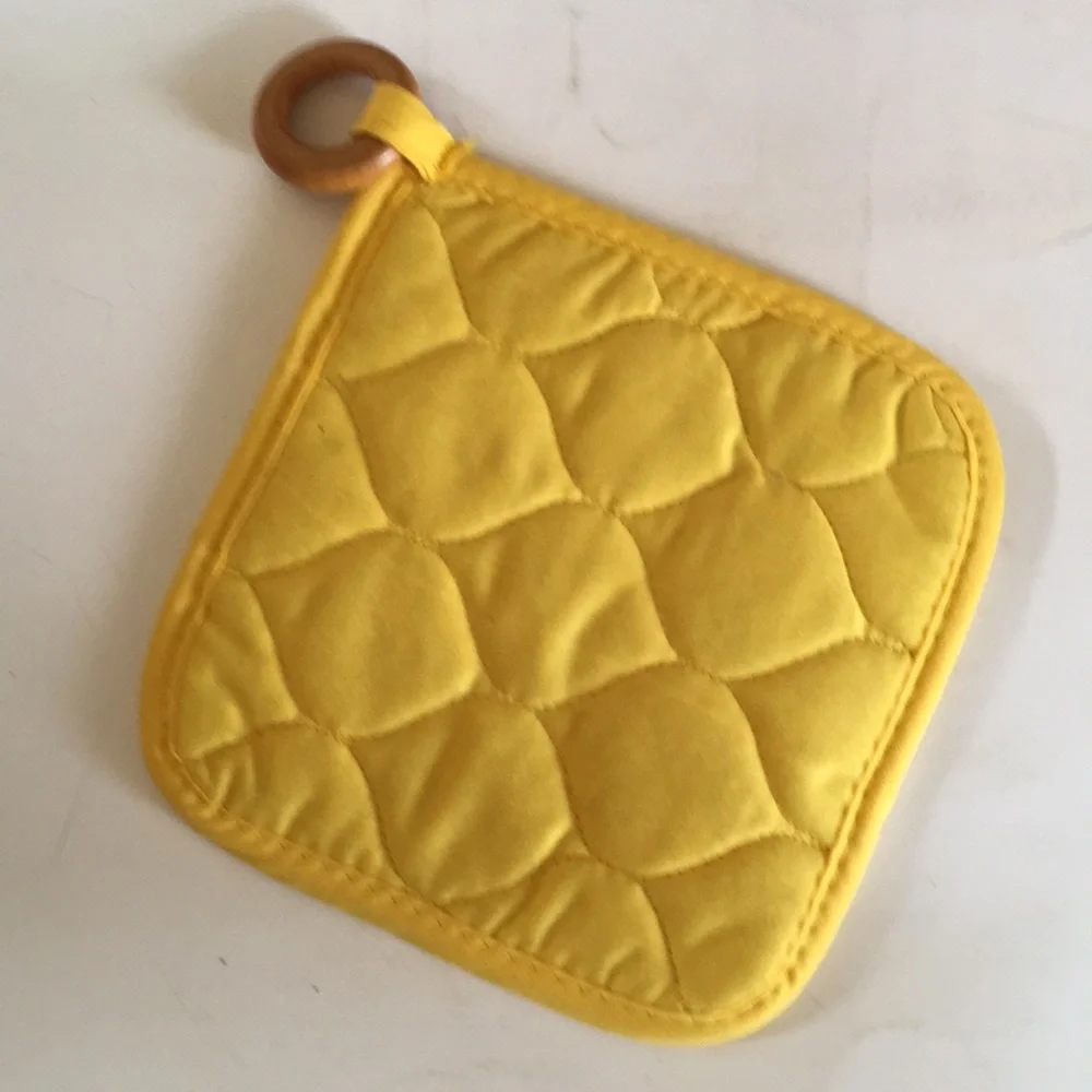 🐠 2 handcrafted potholders with wooden rings